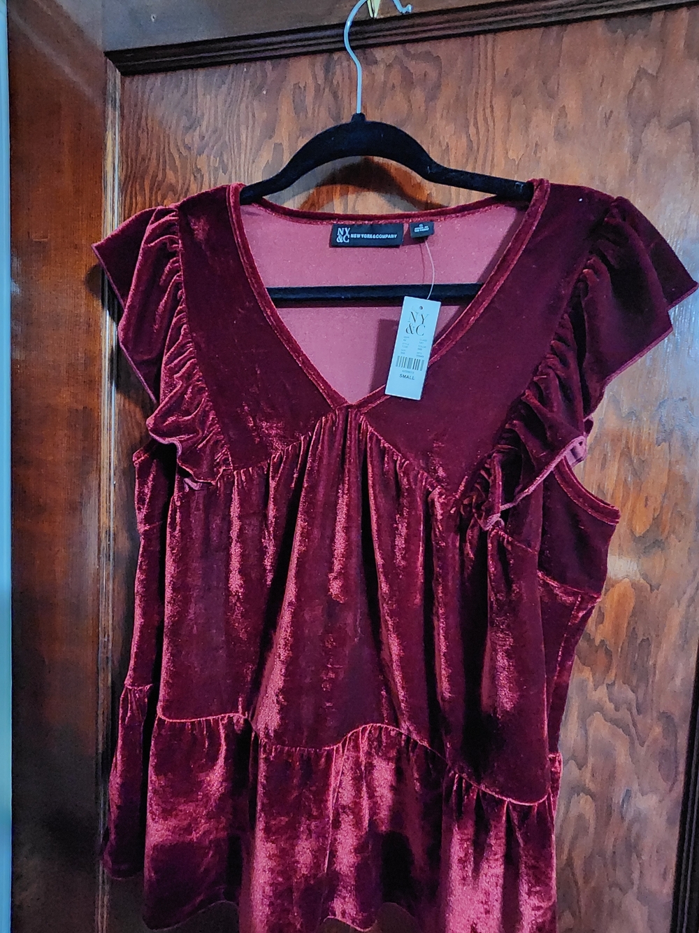 NWT New York & Company Burgundy Velvet Tiered Ruffle Top Blouse - Small
